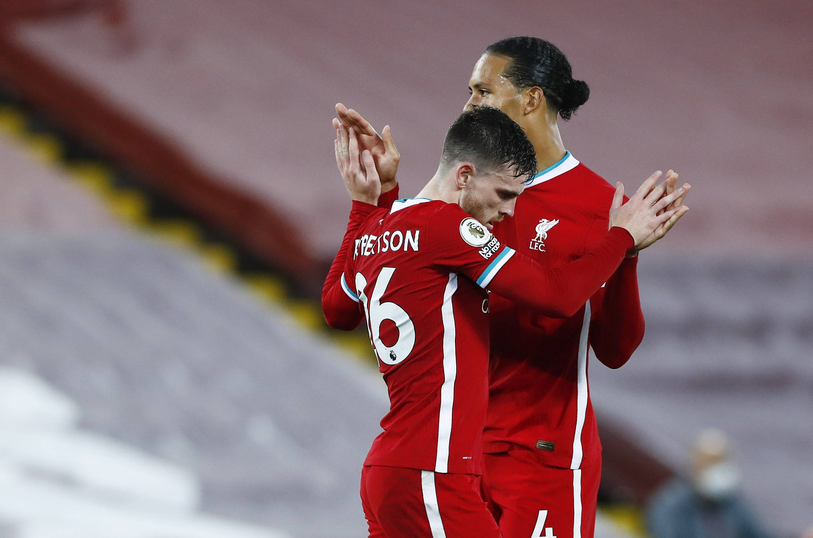 在他的足球 在他的足球